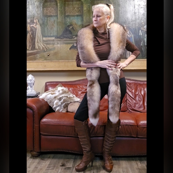 Plush Red/Brown Crystal Fox Fur Wrap & Hat - Picture 17 of 17